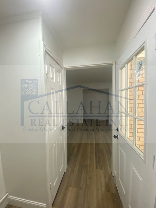 Building Photo - Southwest LR 4 Bedroom Home