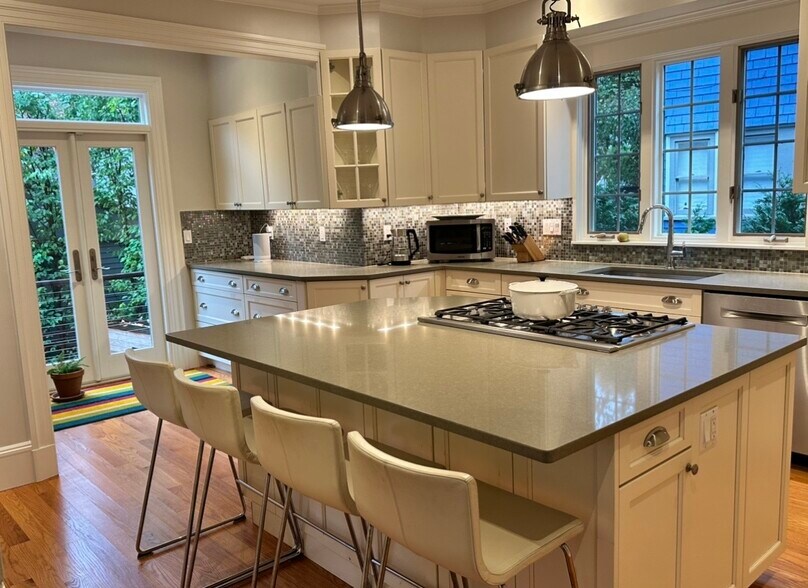 Building Photo - 58 Brook St