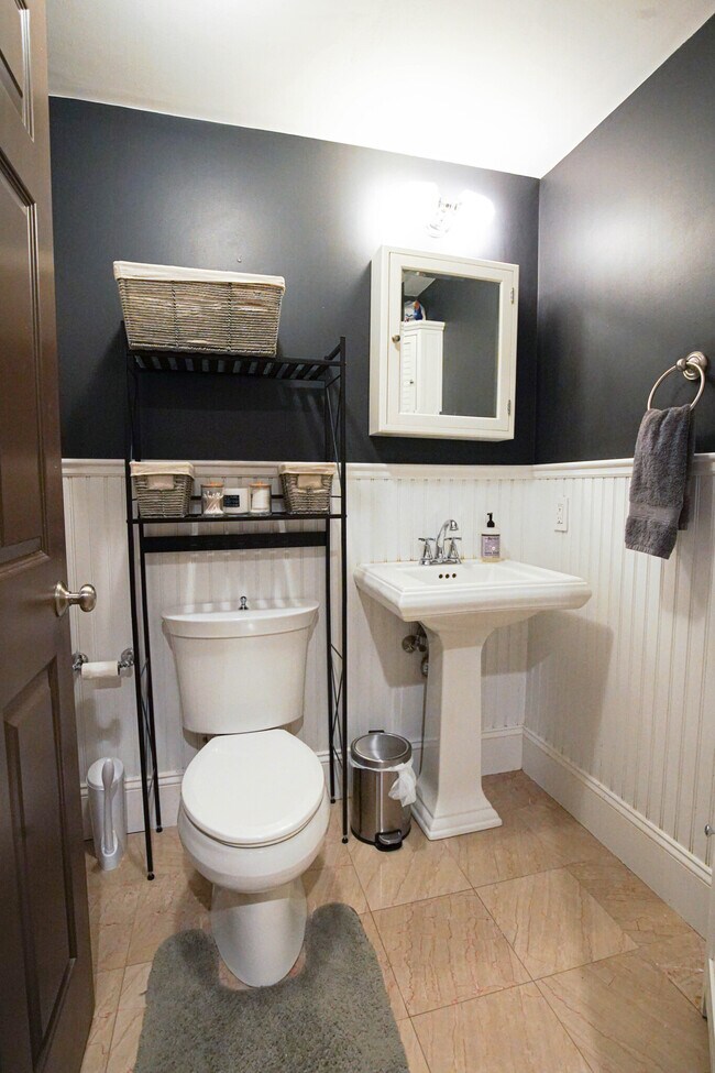 Building Photo - 95 Dix St