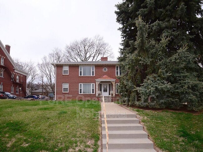 Building Photo - 210 N 32nd Ave