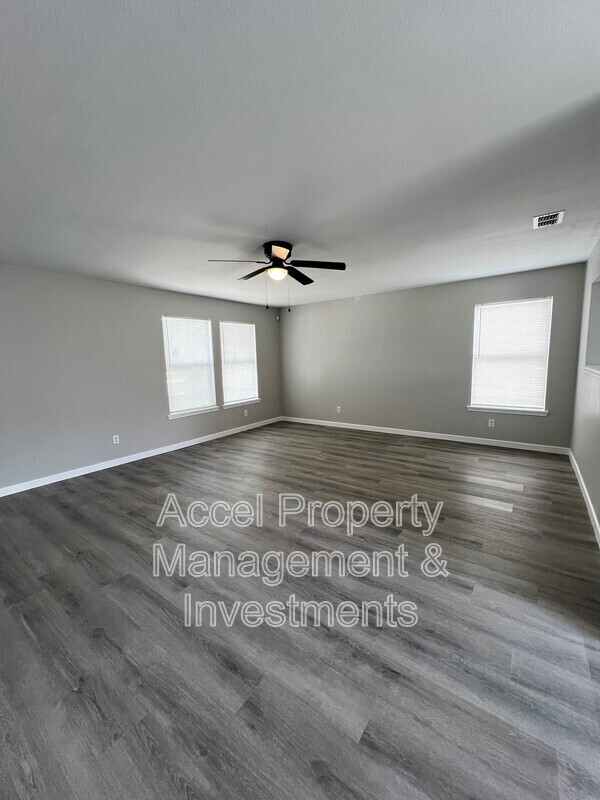 Building Photo - 2912 Ozark Ave