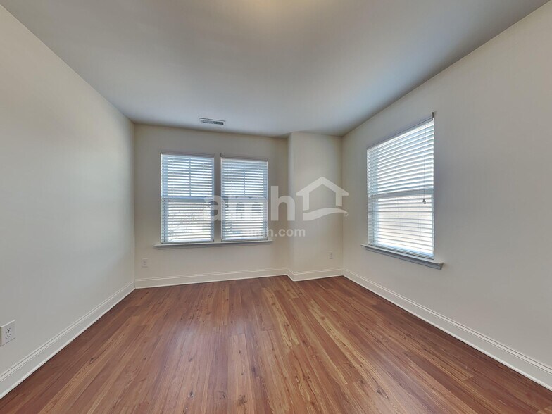 Building Photo - 6835 Thistle Down Dr