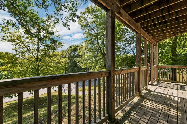 Building Photo - 172 Center St