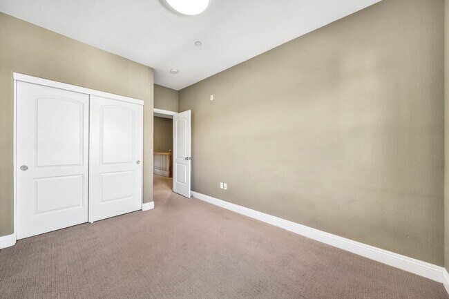 Building Photo - 3-Bedroom Townhome for Rent in Fremont!
