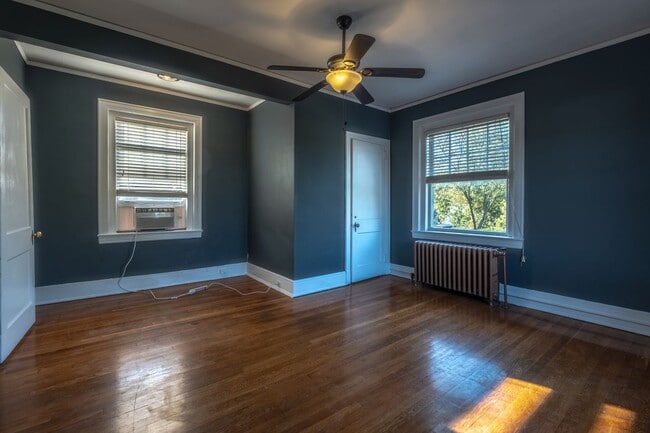 Building Photo - Historic Apartment near downtown with a vi...