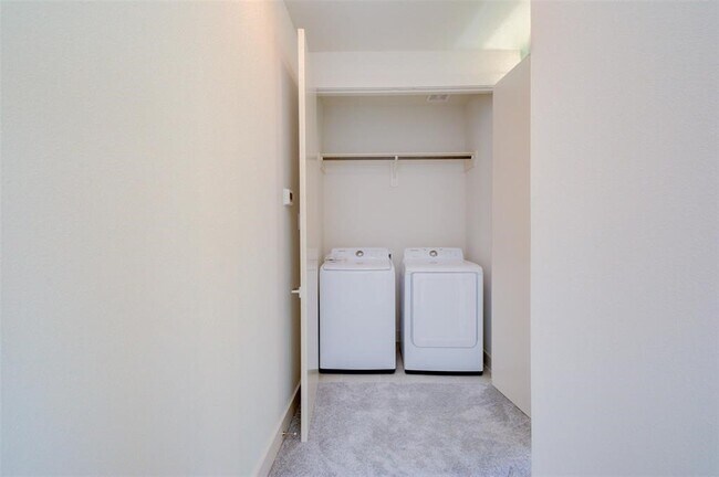 Building Photo - 4811 Martin Oaks Ln