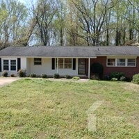 Building Photo - 136 Forest Hills Dr