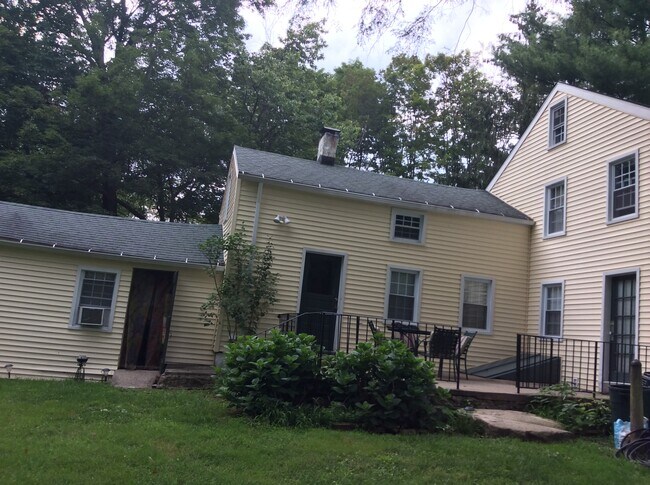 Building Photo - 1187 Mount Carmel Ave