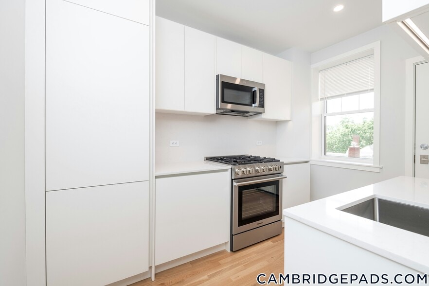 Building Photo - 17a Forest St