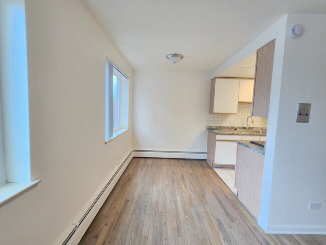 Building Photo - 801 N Dahlia St