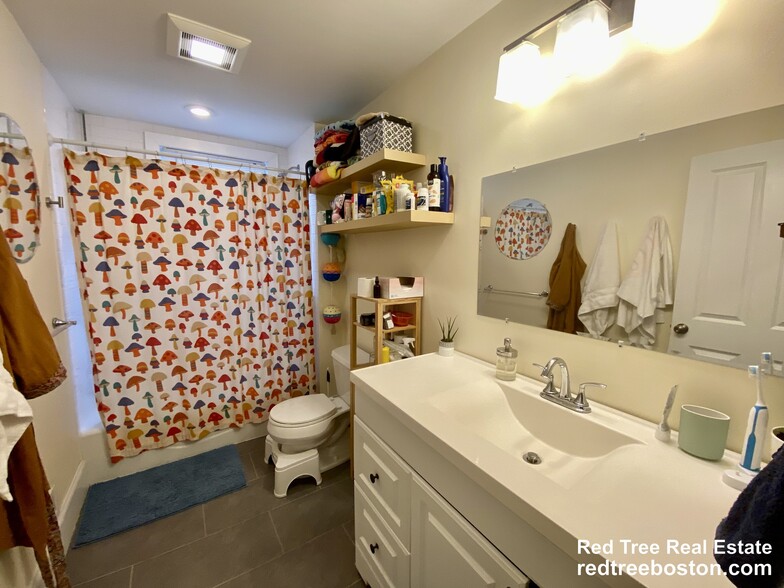 Building Photo - 177 School St