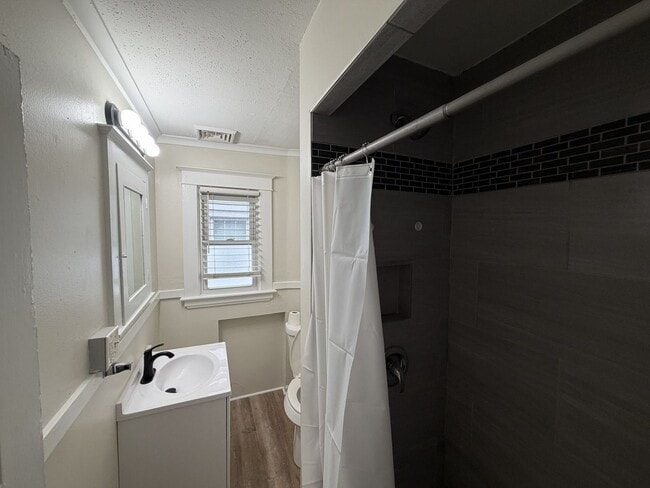 Building Photo - 4417 Eastway St
