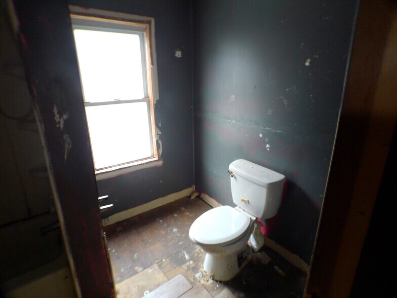 Building Photo - 1035 E Main St