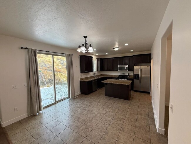 Building Photo - Beautiful Home in quiet Cul de sac