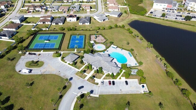 Building Photo - 12523 NW Copper Creek Dr