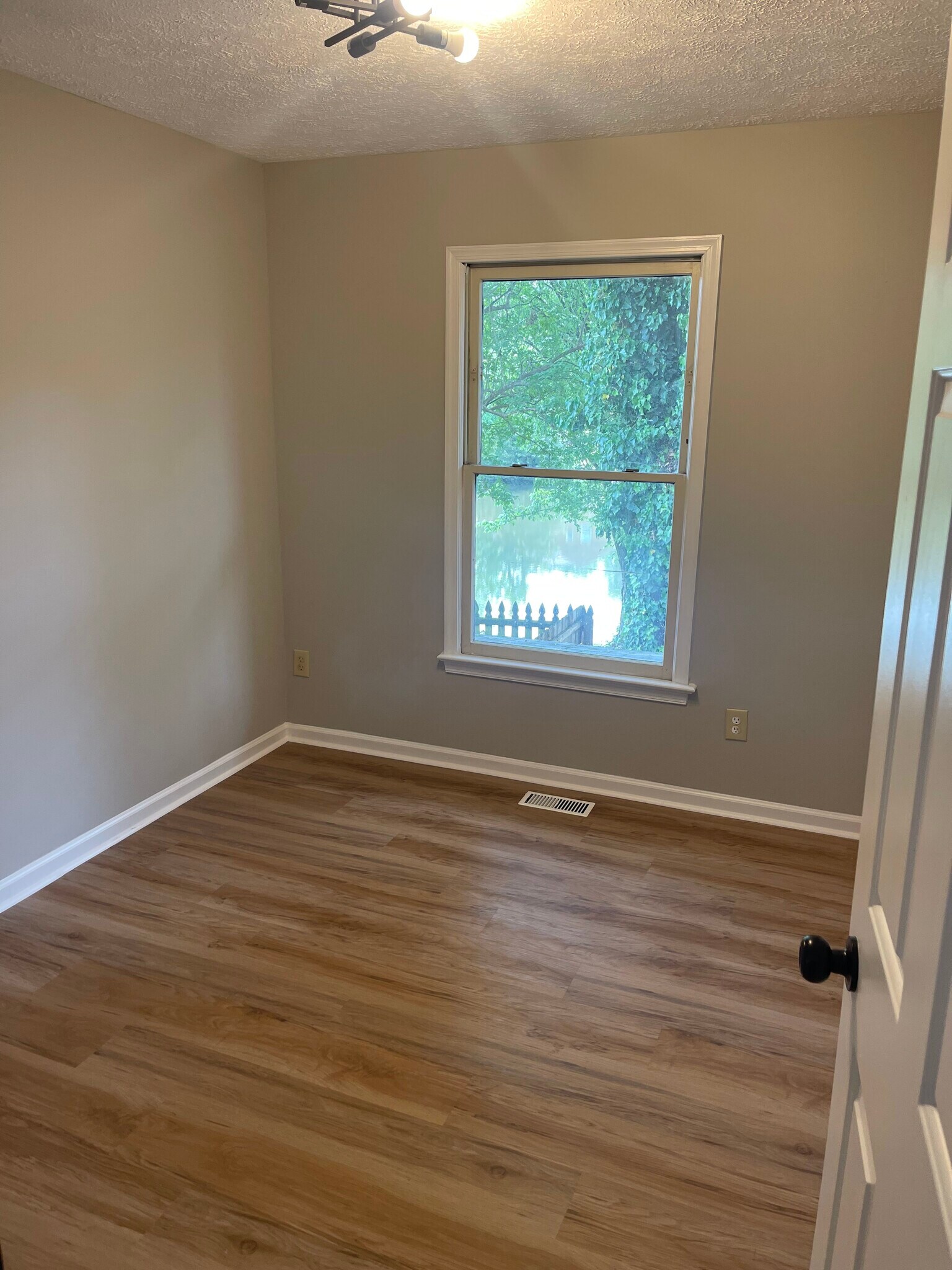 Building Photo - 254 Loch Cir