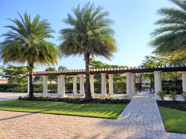 Building Photo - Seasonal Short-Term 3 Bedroom 2.5 Bathroom Townhouse located in Gran Paradiso!