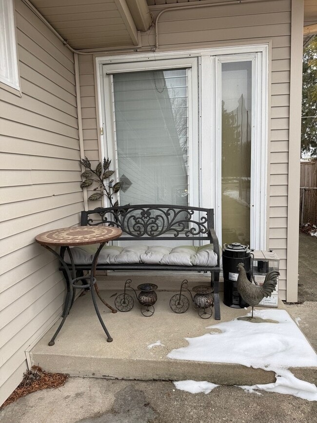 Building Photo - 2909 Oakton St