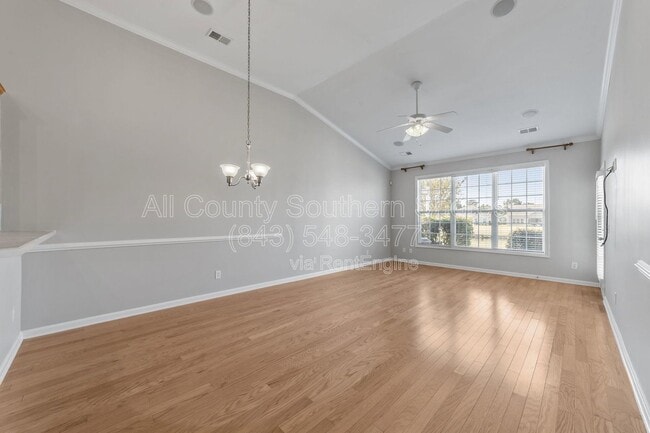 Building Photo - 264 Viareggio Road