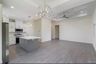 Building Photo - 1424 W Franklin Ave