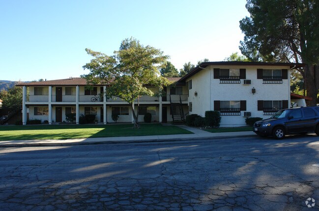 Building Photo - Casa de Ojai