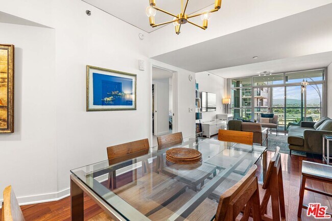 Building Photo - 13650 Marina Pointe Dr