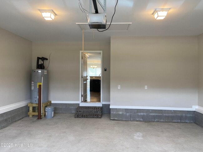 Building Photo - 620 Moonstone Ct