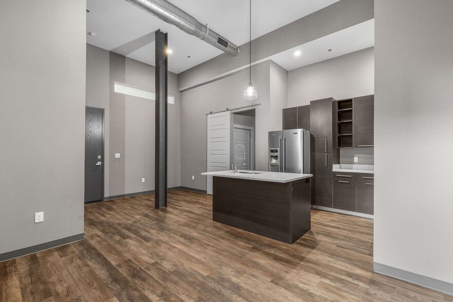 Building Photo - 901 9th St