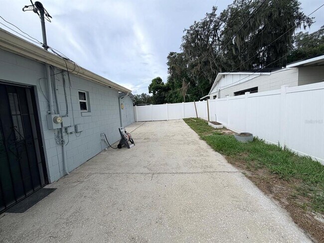 Building Photo - 2510 Sandalwood Dr