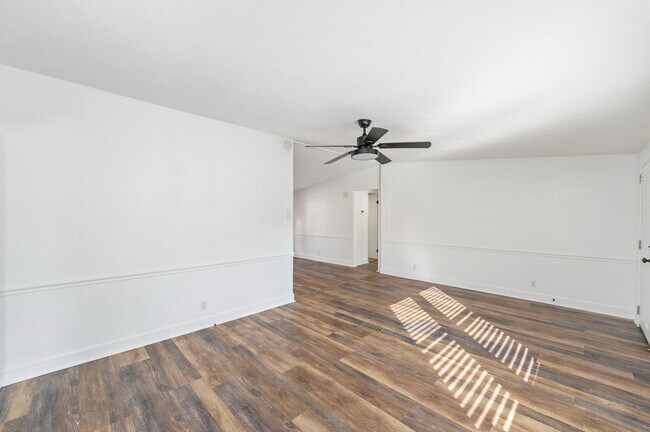 Building Photo - 264 Pinelog St