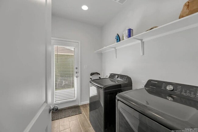 Building Photo - "Charming 3-Bed Oasis in San Marcos with 2 Full Baths – 1424 Sq Ft of Comfort!"