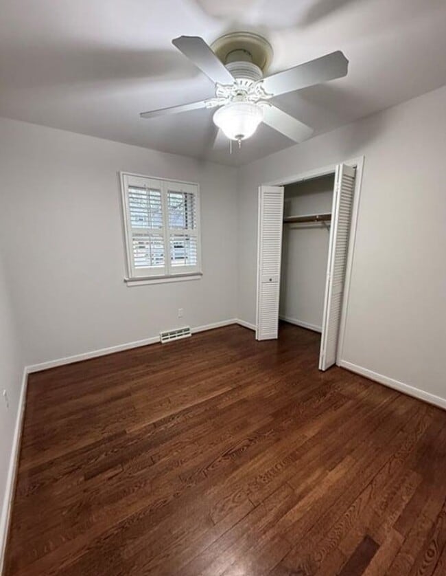 Building Photo - Spacious 4 bedroom, 3 bath Rancher