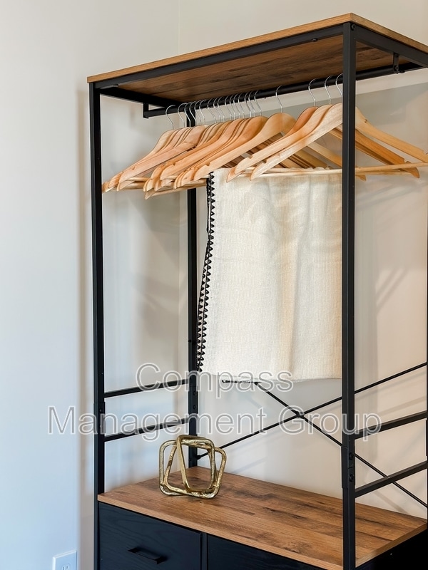 Building Photo - 813 Hall of Fame Dr