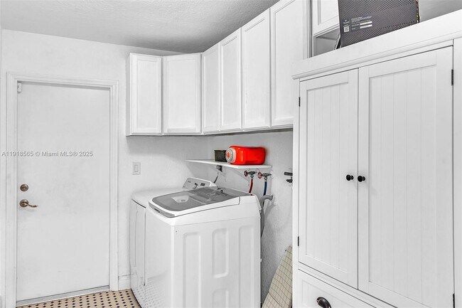 Building Photo - 2191 SW 27th Ln