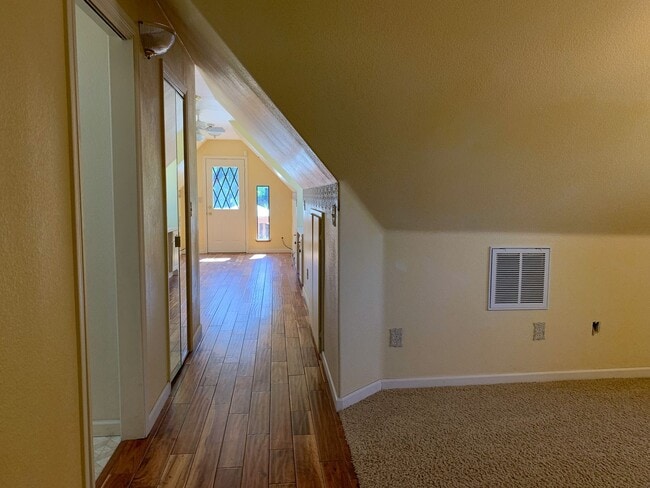 Building Photo - 2 Bedroom Country Home in Hollister