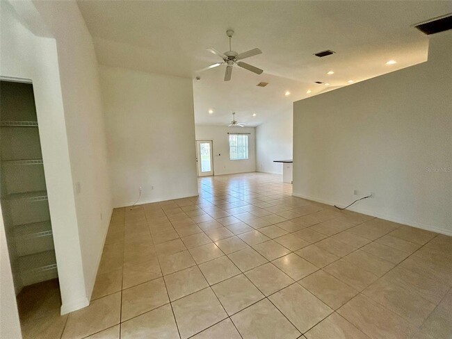 Building Photo - 26141 Northern Cross Rd