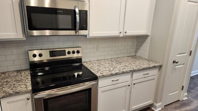 Building Photo - 1815 Fox Den Way