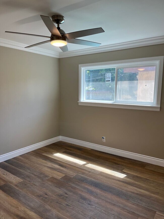 Building Photo - 4461 Green Ave