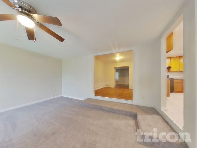 Building Photo - 2749 El Rey St