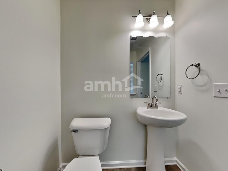 Building Photo - 104 Tupelo Ct