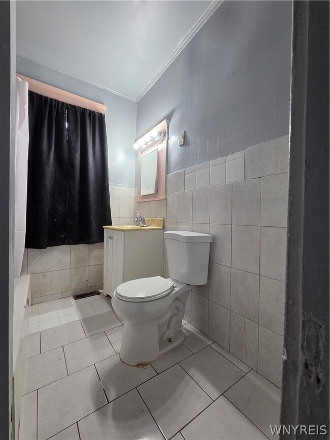 Building Photo - 67 Moeller St