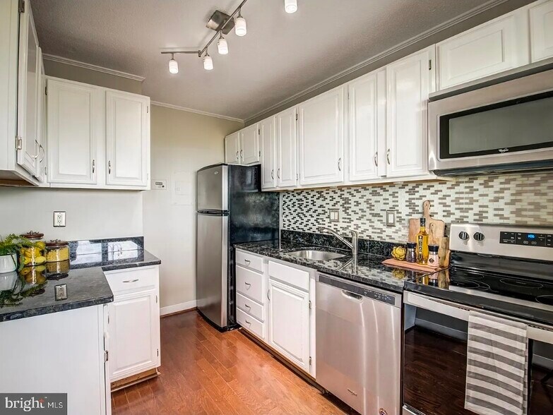 Kitchen - 2059 Huntington Ave