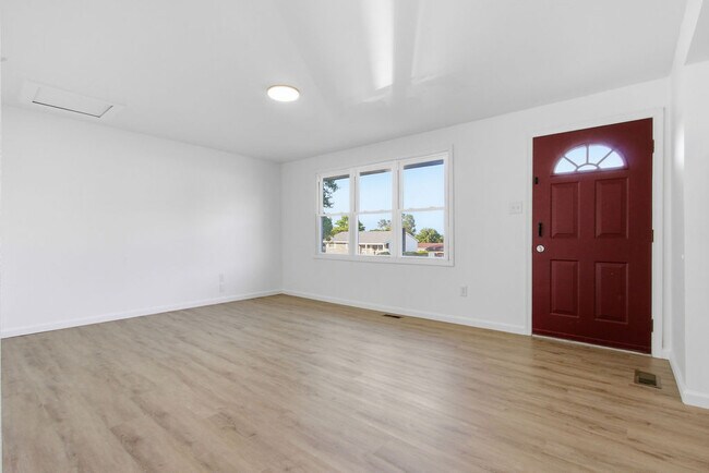Building Photo - 29 Janyce Dr