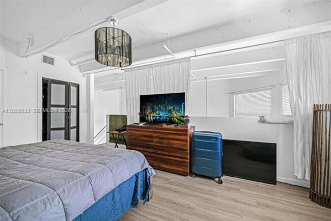 Building Photo - 7728 Collins Ave