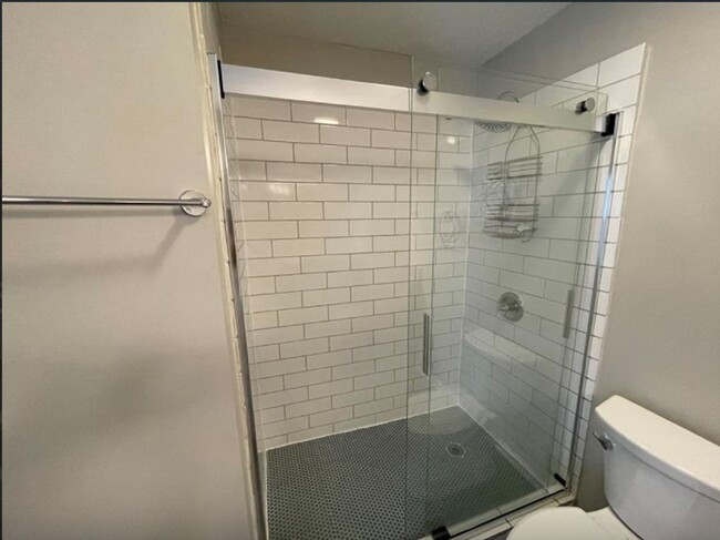 Building Photo - FURNISHED MONTHLY RENTAL-AVAILABLE MAY-JUN...