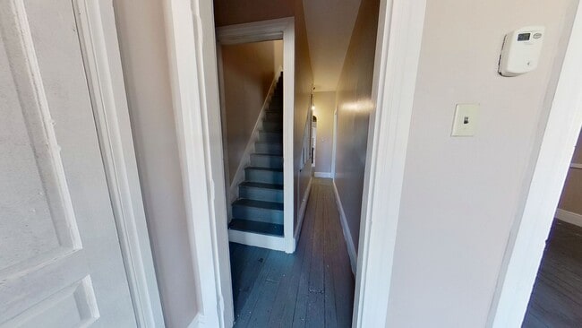 Building Photo - Second-Floor Apartment Accepting Housing Vouchers