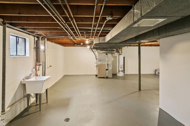 Building Photo - Fully Renovated 4 Bedroom Home in Homewood