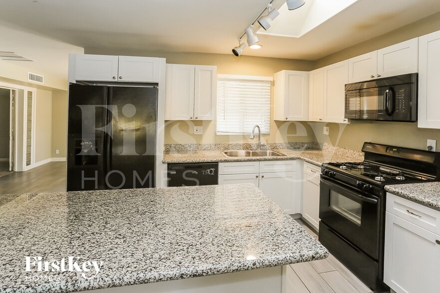 Building Photo - 9214 N 36th Dr