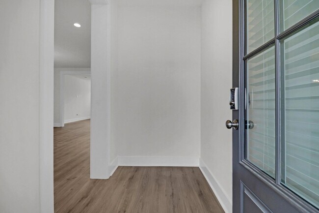 Building Photo - 266 Symphony Ave