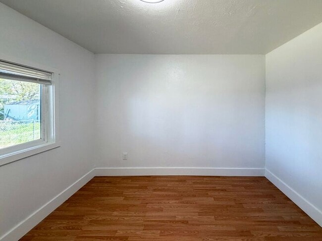 Building Photo - 525 Cinderella Loop